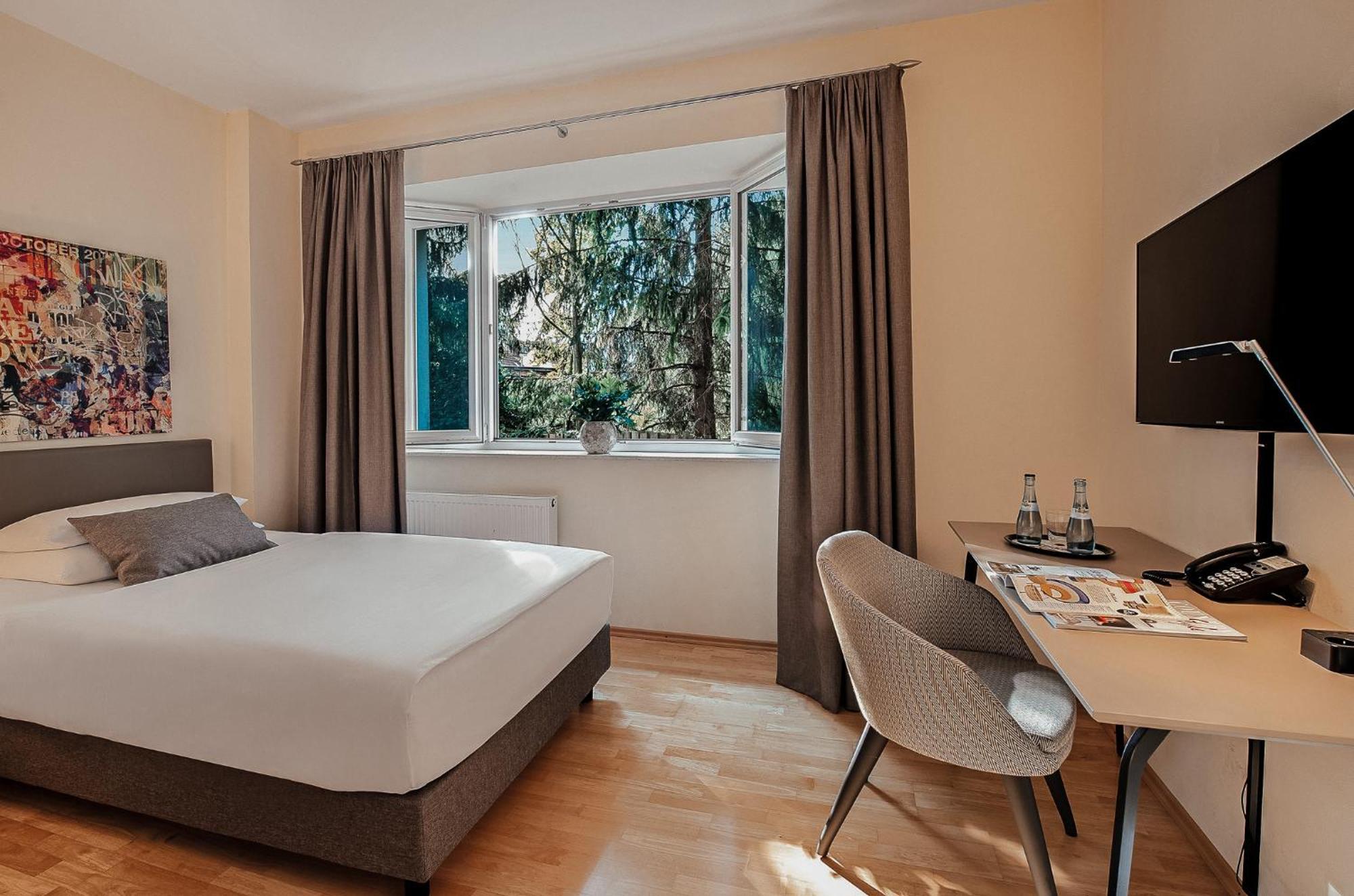 Hotel Villa Medici บาด ชึนบอร์น ภายนอก รูปภาพ