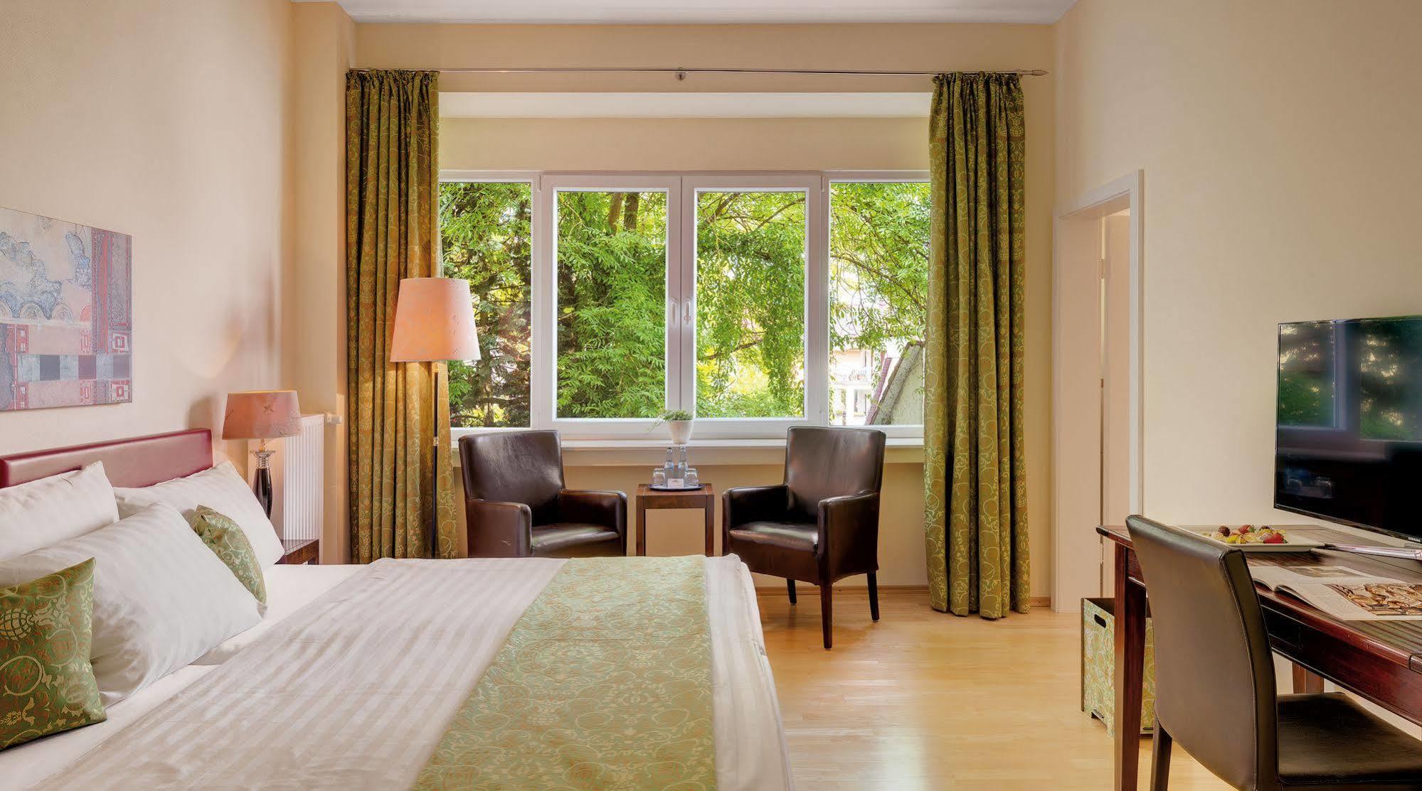 Hotel Villa Medici บาด ชึนบอร์น ภายนอก รูปภาพ
