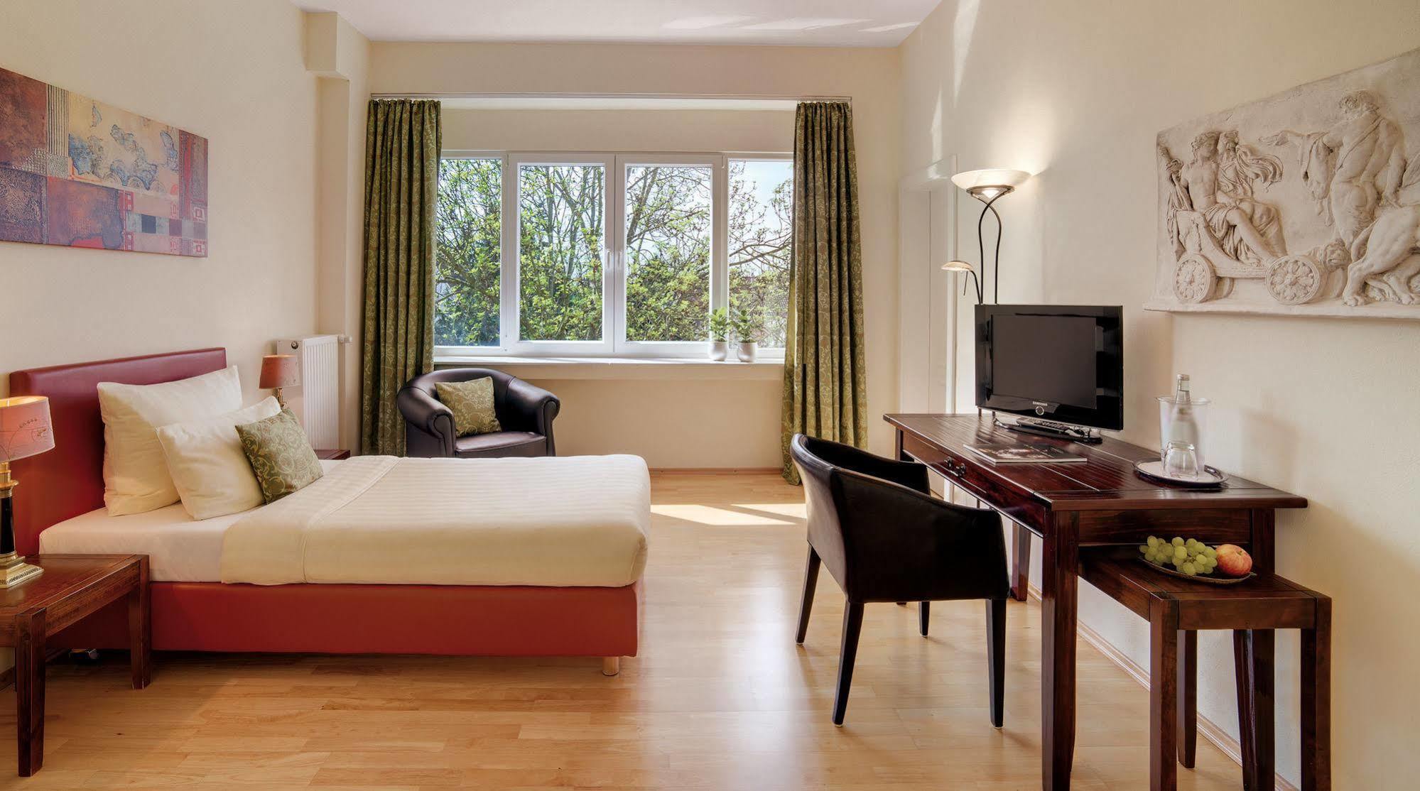 Hotel Villa Medici บาด ชึนบอร์น ภายนอก รูปภาพ