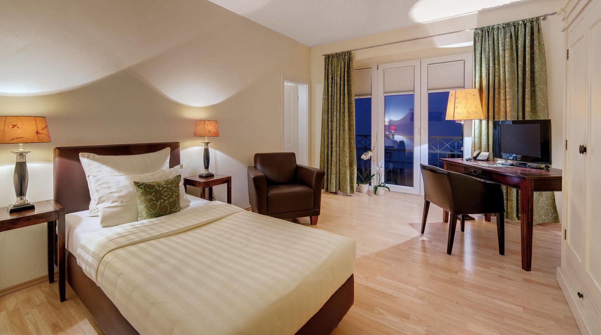 Hotel Villa Medici บาด ชึนบอร์น ภายนอก รูปภาพ